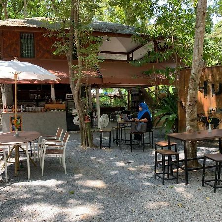 Hotel Hug Rimtharn à Ban Khao Klom Extérieur photo